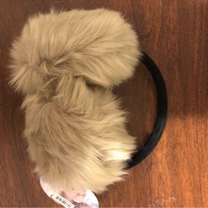 Earmuffs with extra fur The tag says oversized the color is champagne